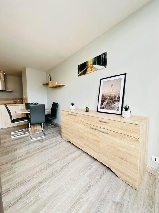 Au Coeur De Bruyeres Apartment Luaran gambar