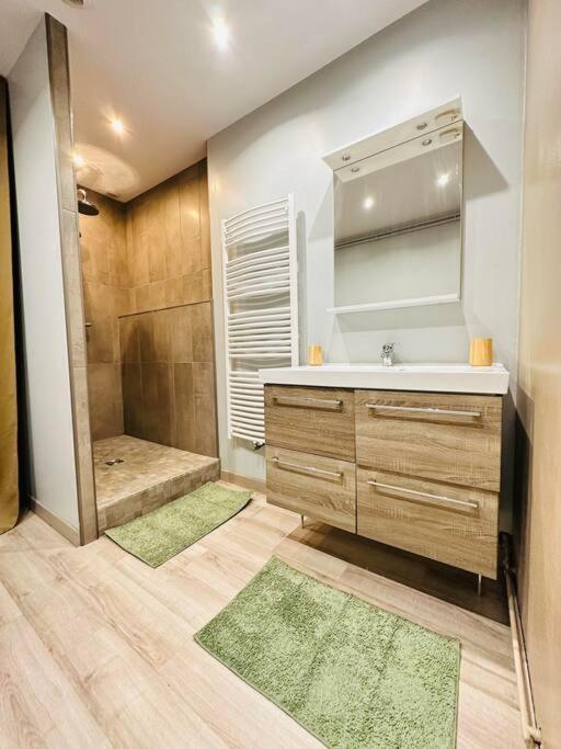 Au Coeur De Bruyeres Apartment Luaran gambar