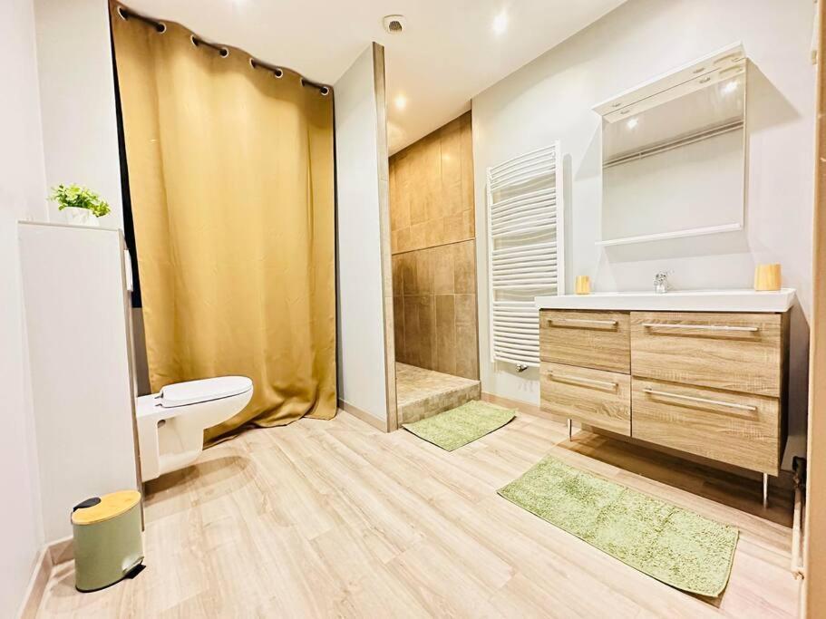 Au Coeur De Bruyeres Apartment Luaran gambar